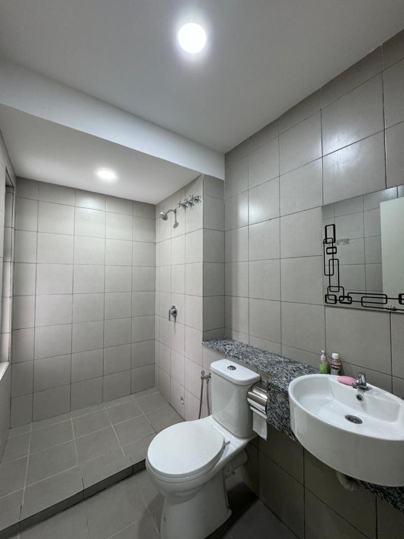 Sungai Long Guesthouse Kajang Bagian luar foto