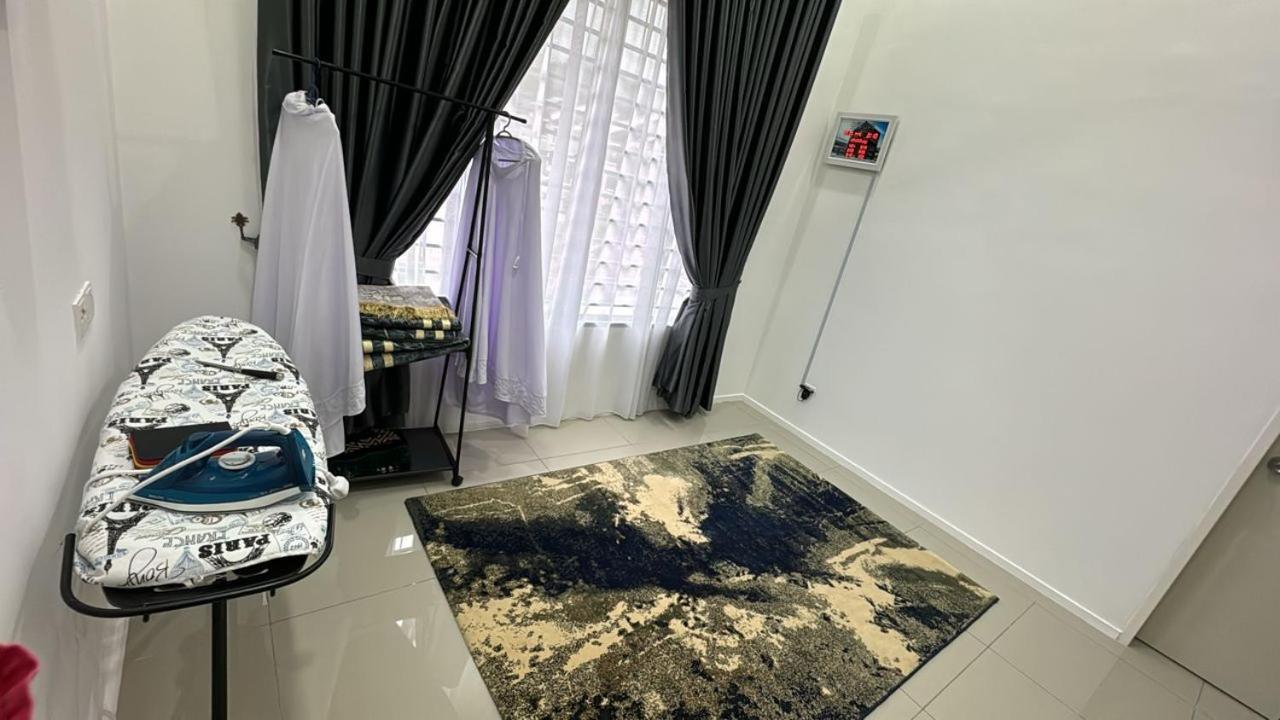 Sungai Long Guesthouse Kajang Bagian luar foto