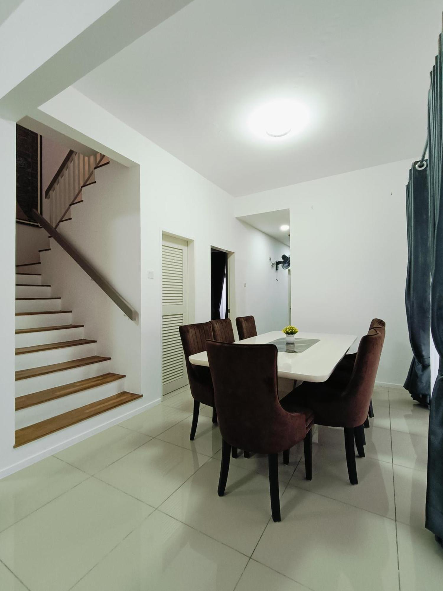 Sungai Long Guesthouse Kajang Bagian luar foto